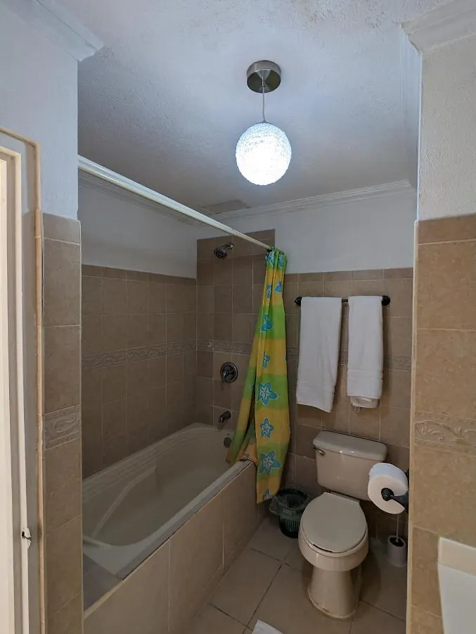 Seaside Apartment Nr Beach, Supermarket And Bus Route Christchurch 0*,  Barbados