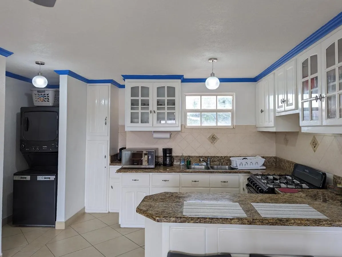 Seaside Apartment Nr Beach, Supermarket And Bus Route Christchurch Barbados